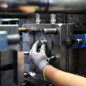 assistenza e manutenzione macchinari industriali